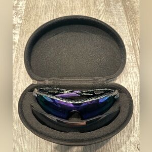 Oakley Radarlock sunglasses with 2 lenses and sports case